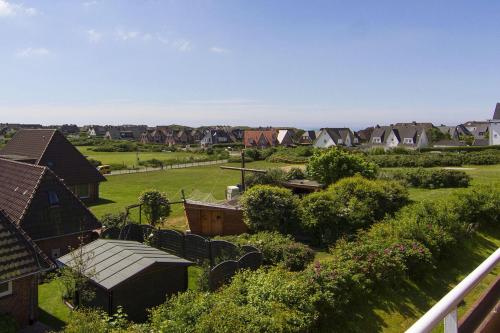 a view of a suburb with houses and a yard at Appartement MEERzeit in Wenningstedt