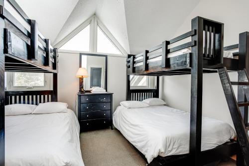 Gallery image of 2 Bdrm Ski In Ski Out Loft at Blue Mountain in Blue Mountains