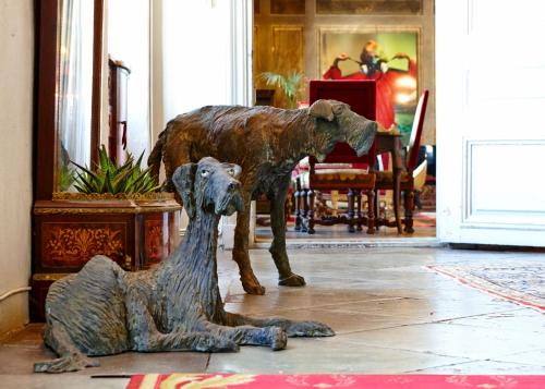 a statue of a dog sitting on the floor at Häringe Slott in Västerhaninge
