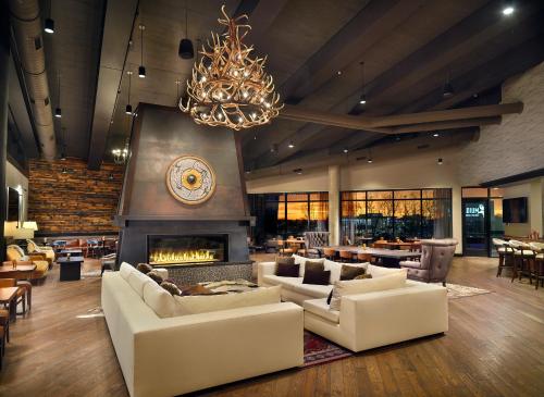 a living room with couches and a fireplace at Omni Viking Lakes in Eagan
