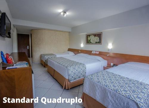 Ένα ή περισσότερα κρεβάτια σε δωμάτιο στο Foz Presidente Comfort Hotel