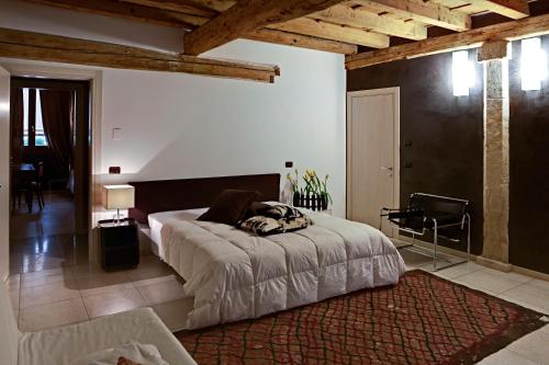 Ένα ή περισσότερα κρεβάτια σε δωμάτιο στο Il Vicolo Aparthotel Verona
