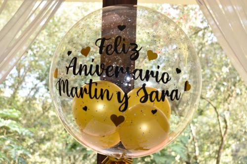 a balloon with a sign that reads hello americana nana wanting sand at Hotel Campestre La Periquera in Villa de Leyva