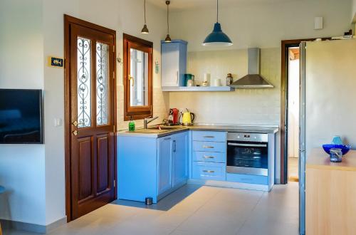 Seasidelongo Houses 1 min from the beach of Nikiti