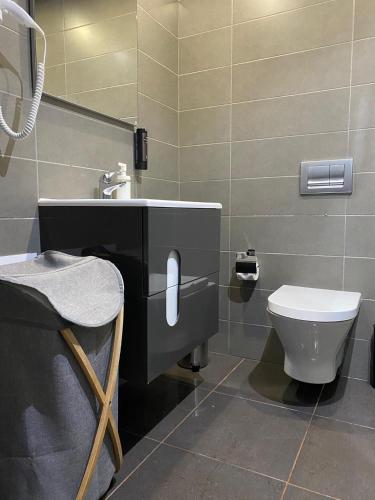 Deluxe apartment in Albufeira old town, 200m walk to beach, pool parking photo 3