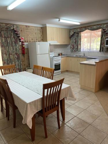 
A kitchen or kitchenette at Esperance Holiday Apartment
