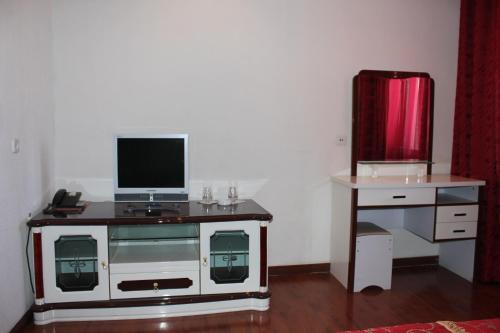 Televisyen dan/atau pusat hiburan di Pekin Hotel