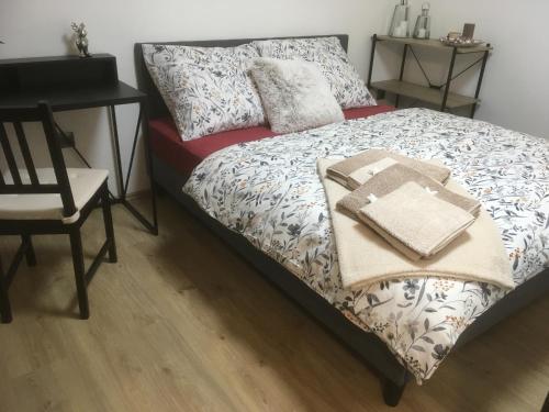 Ein Bett oder Betten in einem Zimmer der Unterkunft Zahradní dům