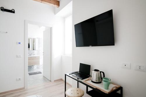 a room with a table with a laptop on it at Spazio 77 - The House Of Travelers in Como