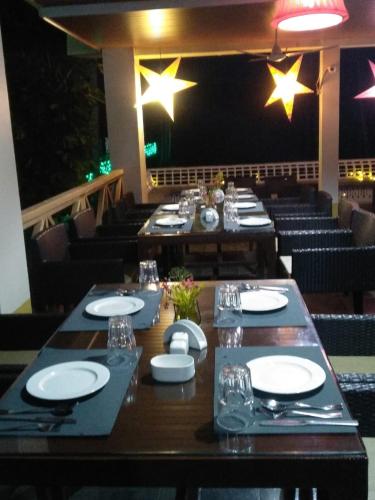 Restaurace v ubytování Phoenix Island Resort Poovar