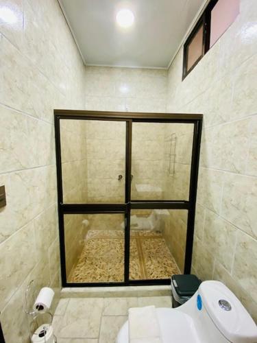 Un baño de Beachfront Apartment Punta uva