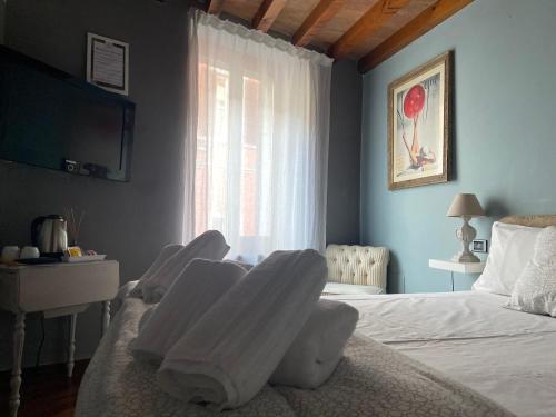 Postel nebo postele na pokoji v ubytování Le Camere di Bsuites Affittacamere