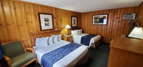 Postel nebo postele na pokoji v ubytování The Lake Motel