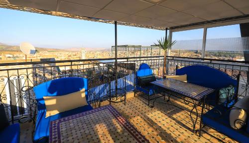 En balkon eller terrasse på Dar El Ouedghiri