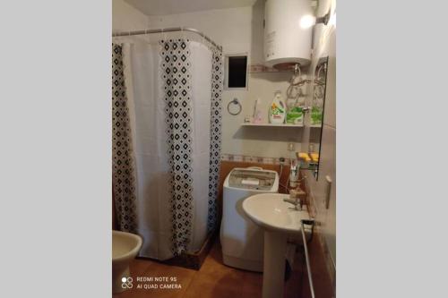 Ванна кімната в Amplia Casa de 2 dormitorios en Piriapolis, a 4 cuadras de Playa San Francisco