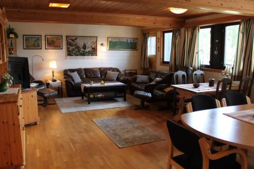 a living room with a couch and a table at Bergfosshytta 1 sør in Ron