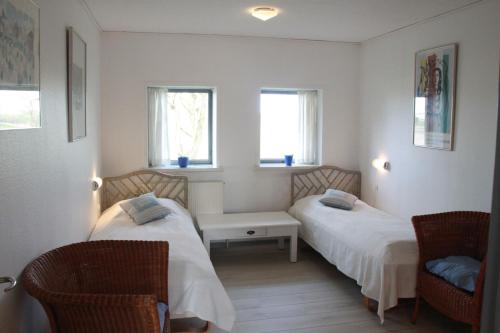 Postel nebo postele na pokoji v ubytování Rolsø Retreat