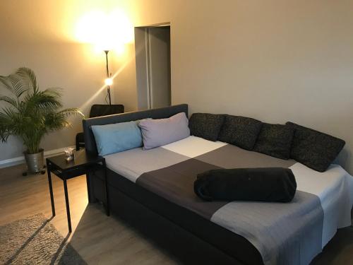 a bedroom with a large bed with a pillow on it at Helle Wohnung mit Balkon in Pachten