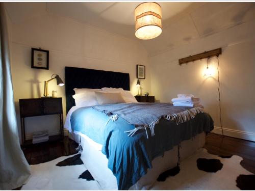 Postel nebo postele na pokoji v ubytování Waterside Cottage