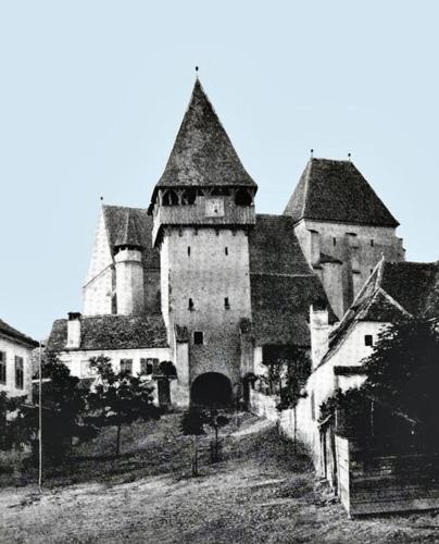 an old black and white photo of a castle at Retro Regina in Bazna