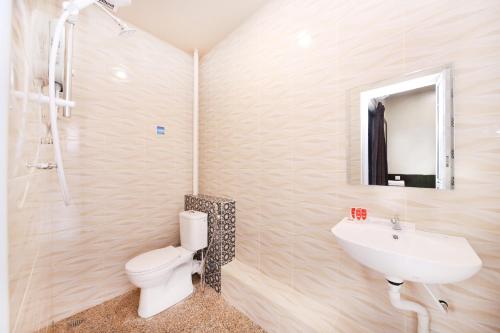 Koupelna v ubytování OYO 507 Aikka Hotel