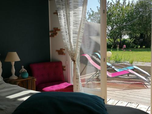 Clohars-CarnoëtにあるGîte 2 pers proche plage avec jardinのギャラリーの写真