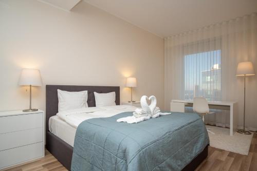 Postel nebo postele na pokoji v ubytování City Centre Sky View Apartment on 27th Floor