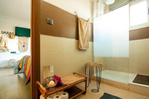 El apartamento de Maria Jose tesisinde bir banyo