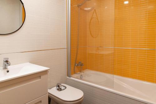 a bathroom with a shower and a toilet and a sink at DONCELLAS in Zamora