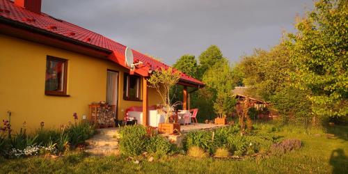 Κήπος έξω από το Pszczeli Ogród - agroturystyka