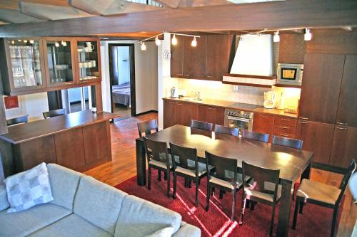 a kitchen and dining room with a table and chairs at Apartments Anna in Tahkovuori