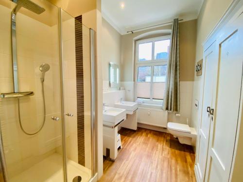 a bathroom with two sinks and a shower at Villa Anna - Johann Strauss in Heringsdorf