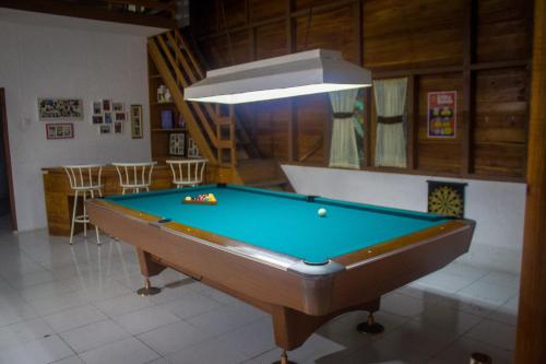 Бильярд в Villa Bayu Lembang