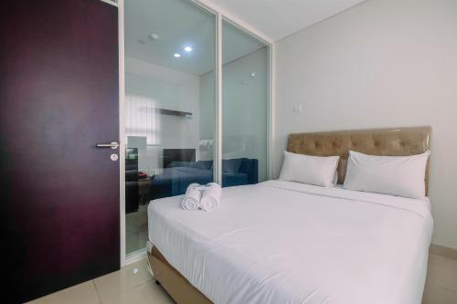 Ένα ή περισσότερα κρεβάτια σε δωμάτιο στο Elegant with Modern Design 1BR Apartment at Atlanta Residences By Travelio