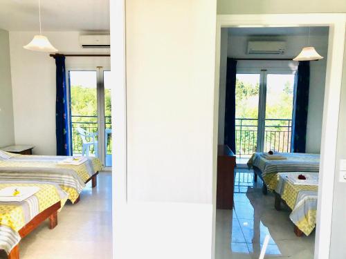 Postel nebo postele na pokoji v ubytování Room in Apartment - Beautiful Apartment in Corfu with Swimming Pool