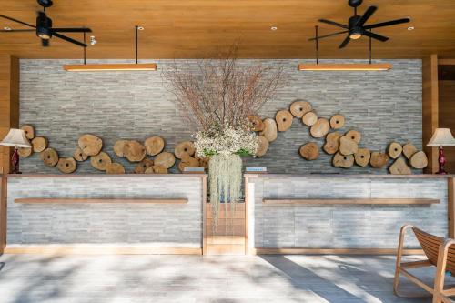 a room with a wall with a bunch of logs at Sai Kaew Beach Resort in Ko Samed