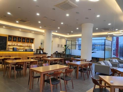 Restoran ili drugo mesto za obedovanje u objektu Crown Hotel Changwon