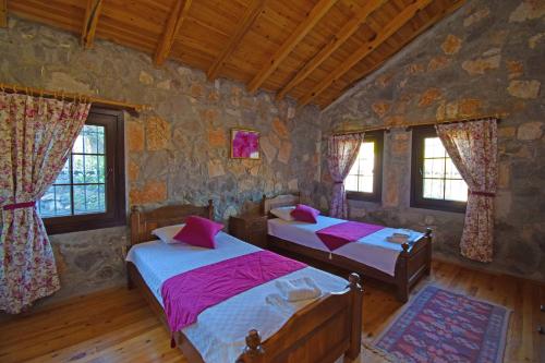 Galeriebild der Unterkunft Villa Kayakoy 2 - Private Stone Villa in Fethiye