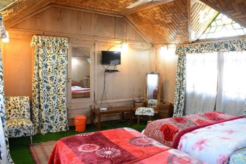 Houseboat Zaindari Palaceにあるベッド
