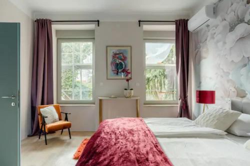 Un pat sau paturi într-o cameră la Apartment A.B.S. Secret Oasis