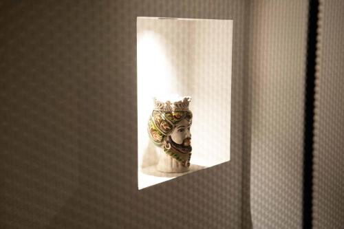 a picture of a statue of a head with a crown at Palazzo al Carmine in Monreale