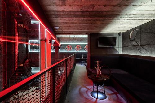 TV a/nebo společenská místnost v ubytování Baza Smart Hotel