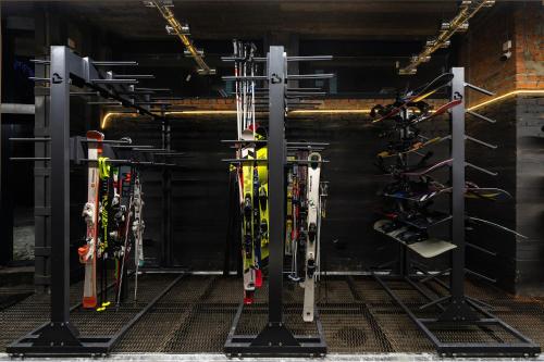 Fitness centrum a/nebo fitness zařízení v ubytování Baza Smart Hotel