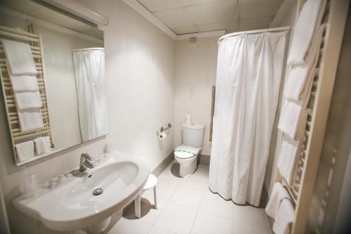 Ванная комната в Gatell Hotel