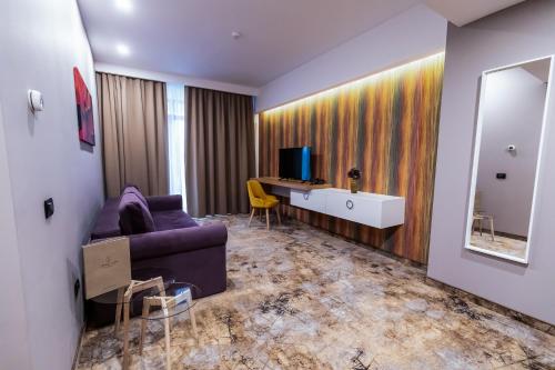 GRAND VIEW Hotel & Suites Copouにあるテレビまたはエンターテインメントセンター