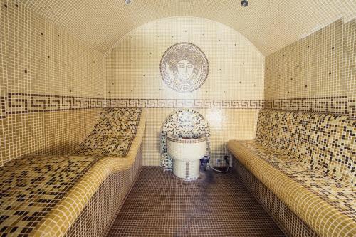 a small room with two beds and a toilet at Family Hotel Hebar in Batak