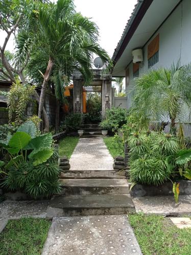 Сад в Khrisna Sunrise Homestay Tulamben