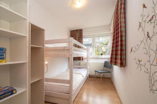 Ein Etagenbett oder Etagenbetten in einem Zimmer der Unterkunft Seestraße 56 Wohnung 7