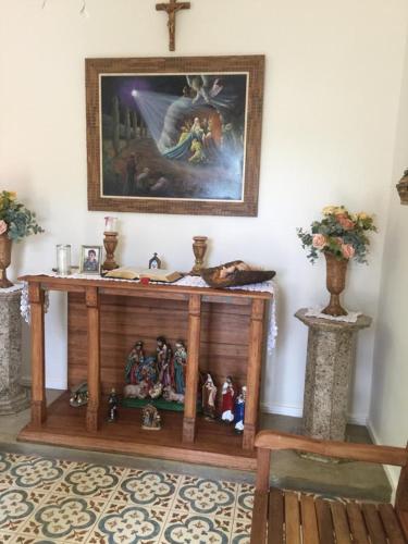 a room with a wooden altar with a cross on the wall at Pousada Lago Azul in Delfinópolis