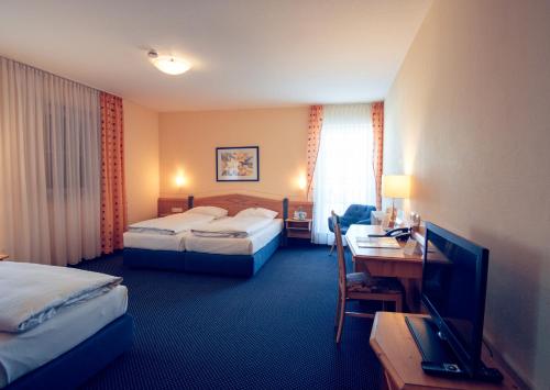 Postel nebo postele na pokoji v ubytování Hotel Waldeck Garni